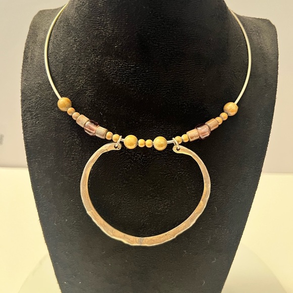 Jewelry - Elegant Gold and Brown beaded chocked